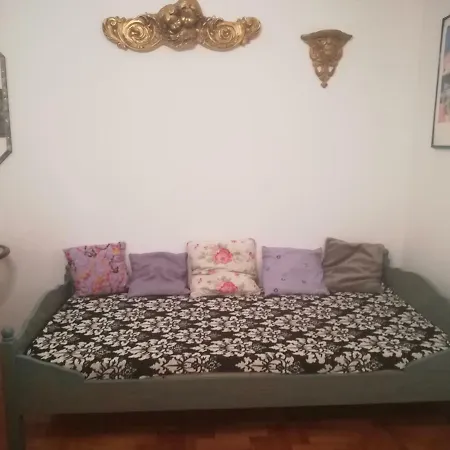 Violetta Apartmanlakas