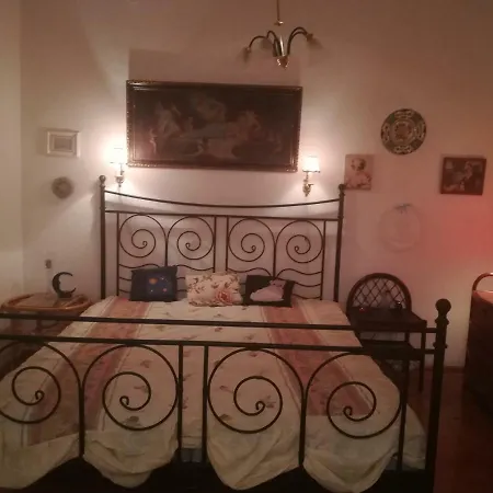 Violetta Apartmanlakas *